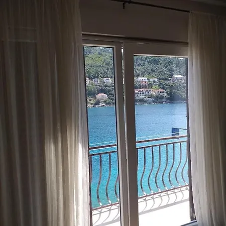 Nives Smokvica (Korcula)