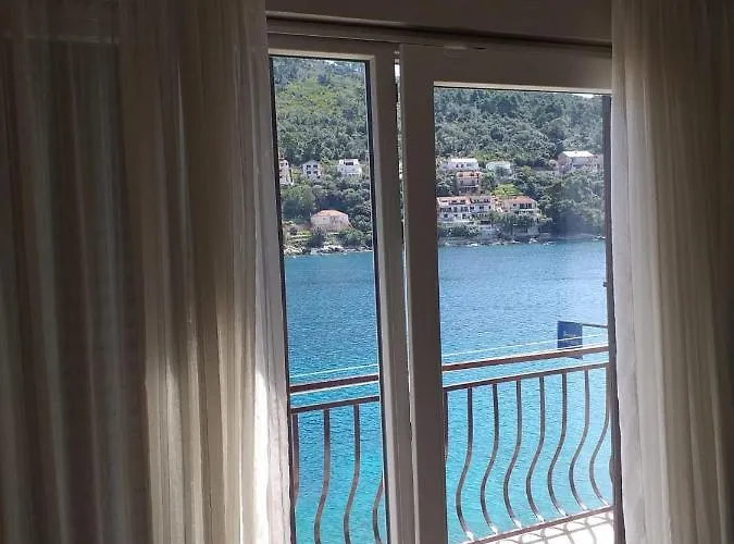 Nives Smokvica (Korcula)